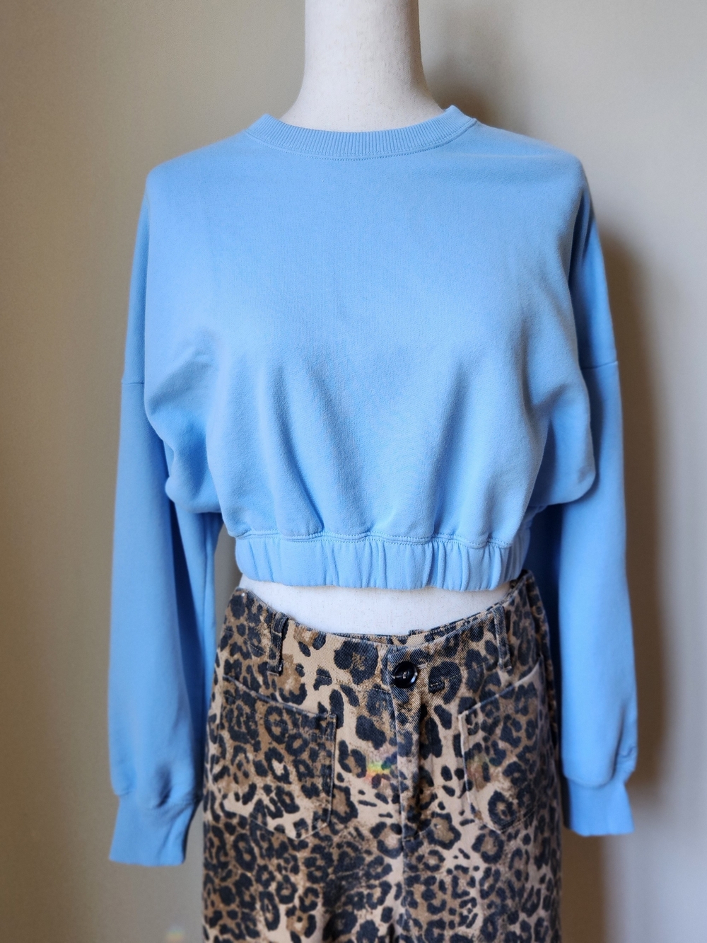 Hollister Light Blue Cropped Crewneck Sweatshirt Elastic Bubble Hem Small Y2KVib
